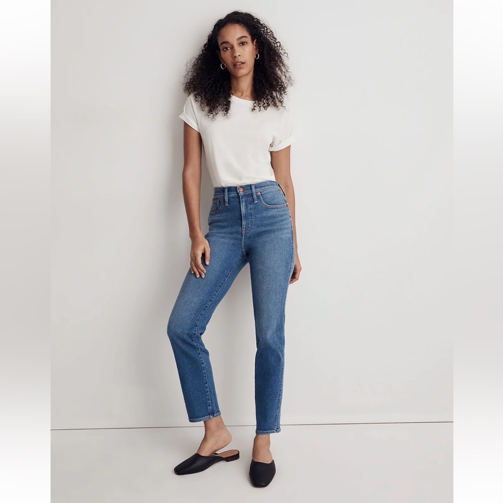 Madewell Medium Wash Stove Pipe Cropped Straight Leg Jeans with Magic Pockets